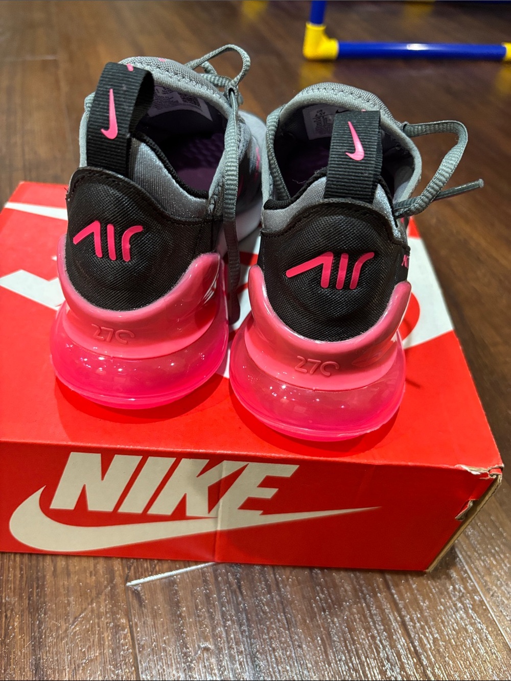 Nike Air Max 270 GS Grey with Pink Accents Sneakers SIZE 4.5 New - Picture 3 of 5